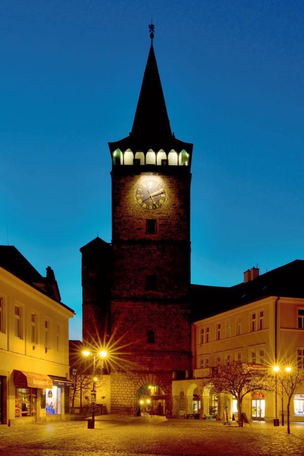 soukromý pokoj s vlastní kuchyní a koupelnou Jičín Exterior foto