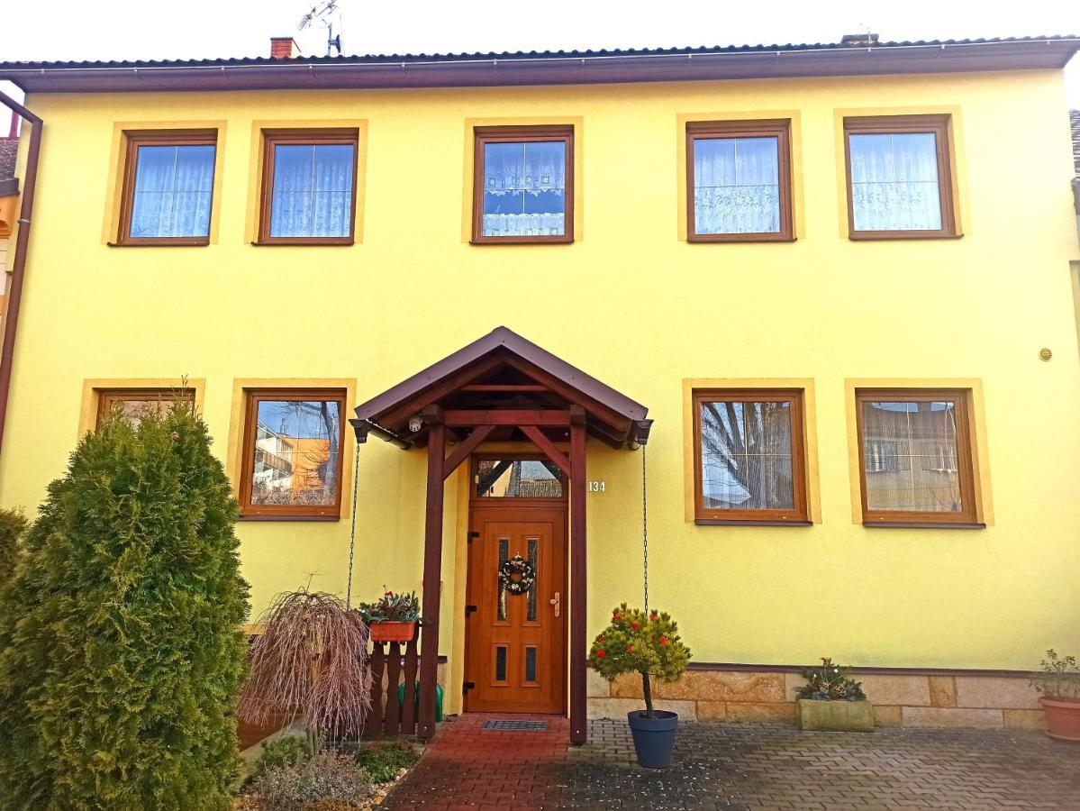 soukromý pokoj s vlastní kuchyní a koupelnou Jičín Exterior foto