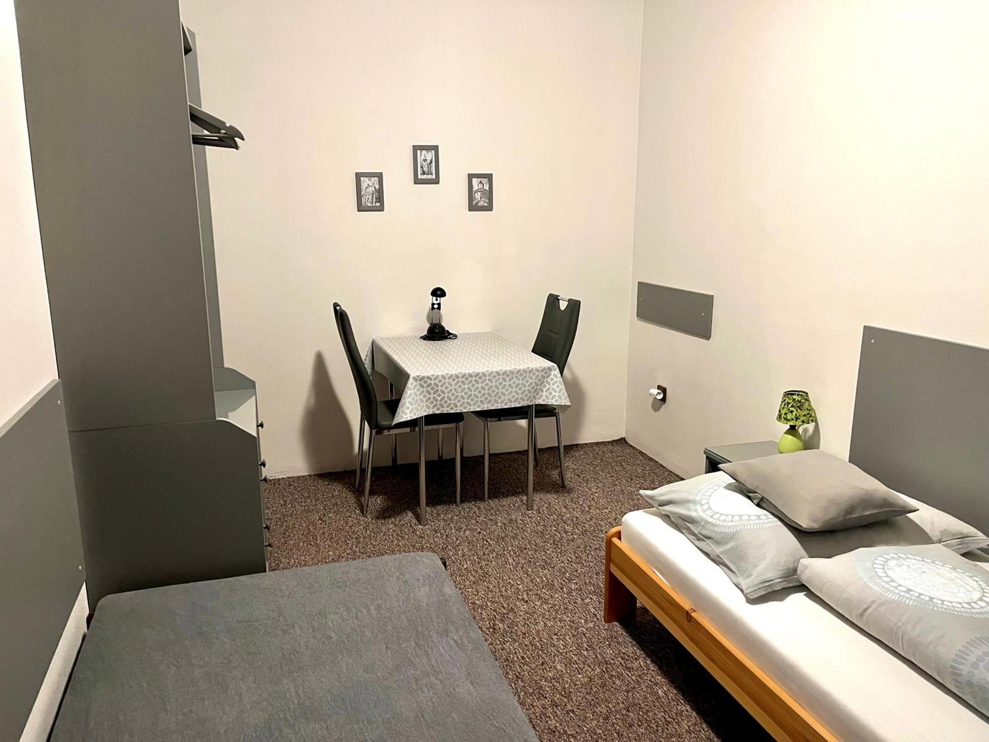 soukromý pokoj s vlastní kuchyní a koupelnou Jičín Exterior foto